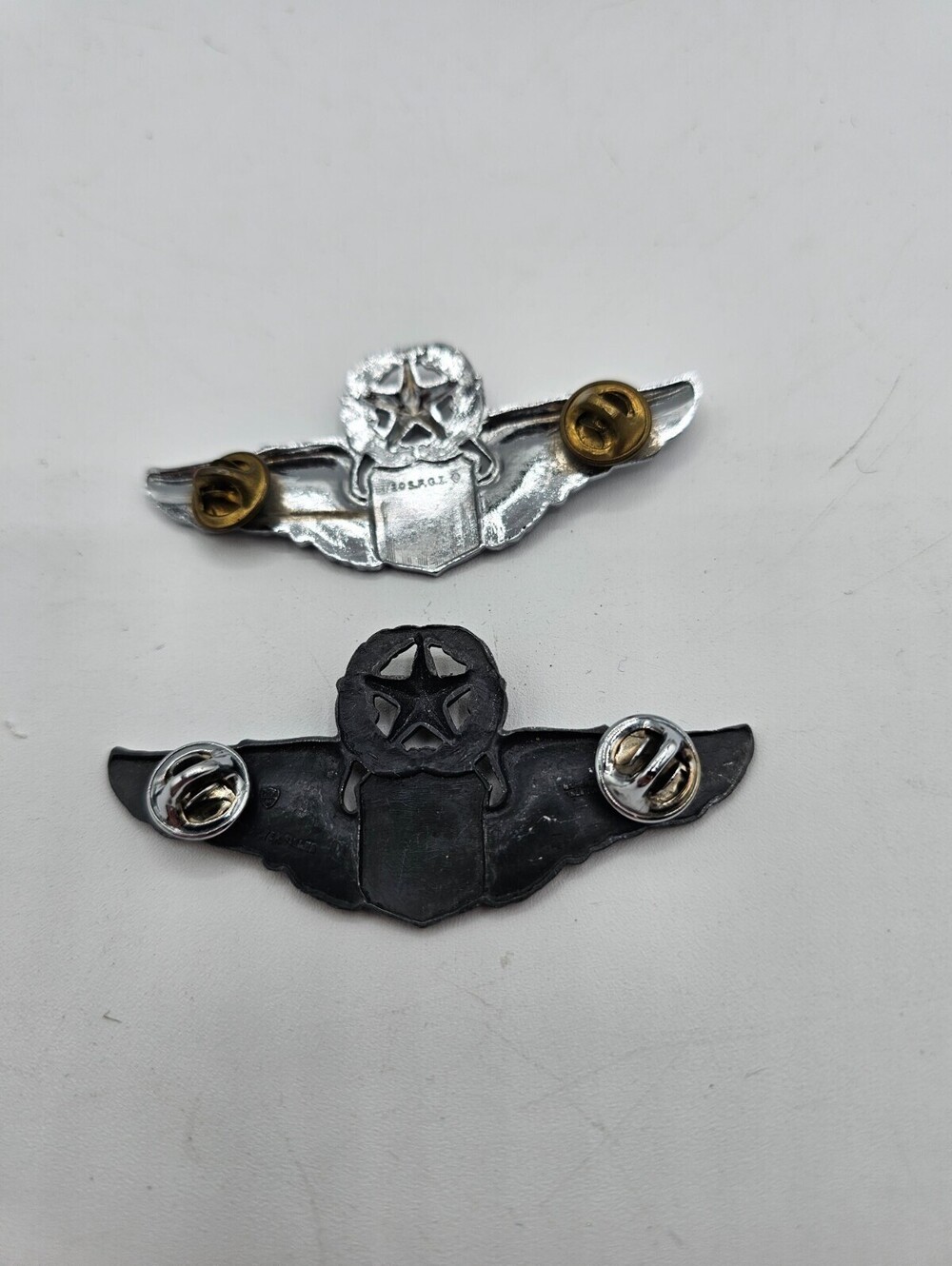 Set of 2 Vtg 1950s Army Air Force Command Pilot Wings Badge raised Clutch Back - Picture 3 of 3